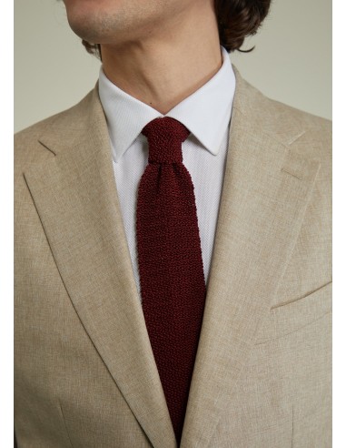 Crispy tie in burgundy Les êtres humains sont 